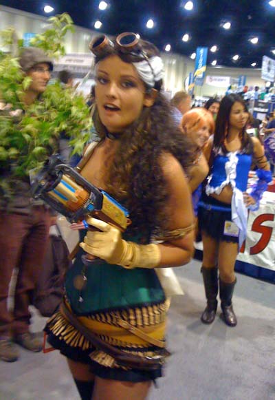 IMG_0175SteamPunkRogueWithoutBagSm