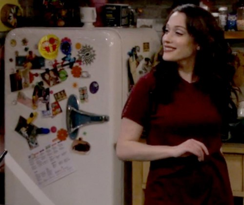 Here's the fridge on 2 Broke Girls before the Last Kiss magnets were added. Click photo to enlarge.